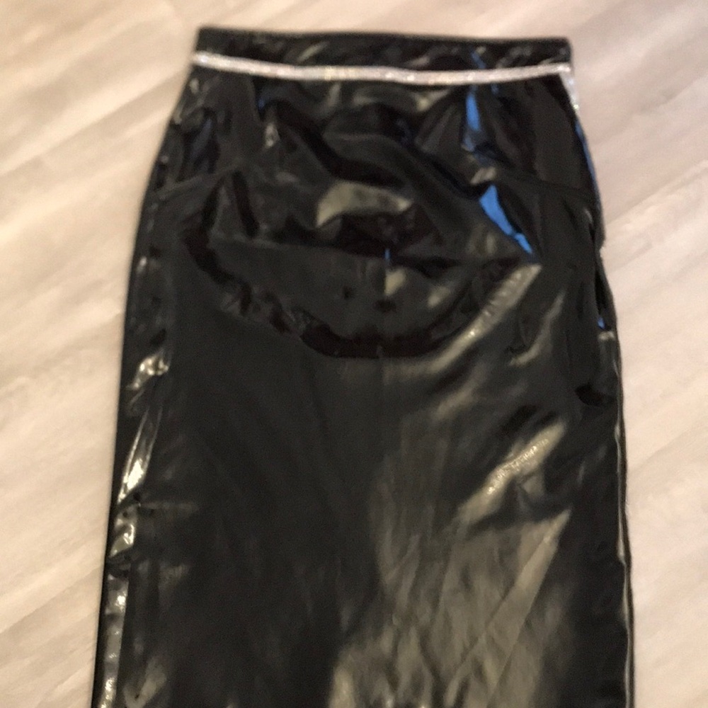 Beautiful Frankie Morelllo black faux leather skirt